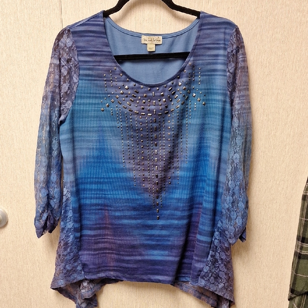 Live and Let Live  Ombre Lace Top